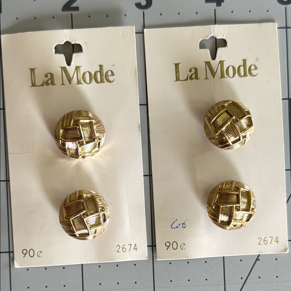 2 Cards Vintage La Mode Gold Basketweave Buttons – Style 2674, Japan, 3/4”